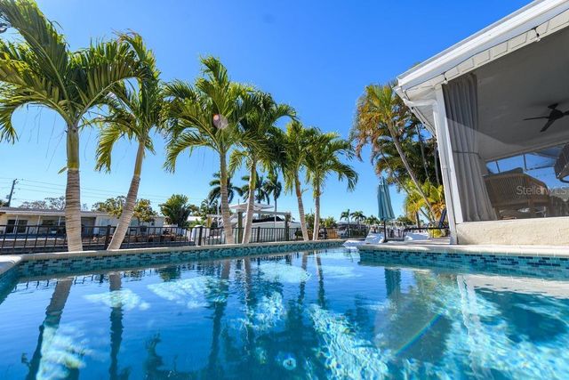 1472 47TH AVENUE NE, St Petersburg, FL 33703