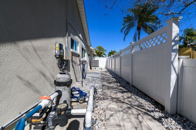 1472 47TH AVENUE NE, St Petersburg, FL 33703