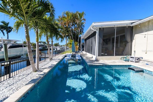 1472 47TH AVENUE NE, St Petersburg, FL 33703