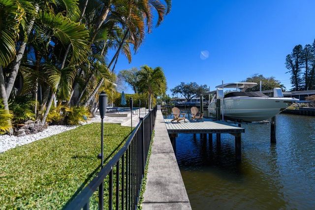 1472 47TH AVENUE NE, St Petersburg, FL 33703