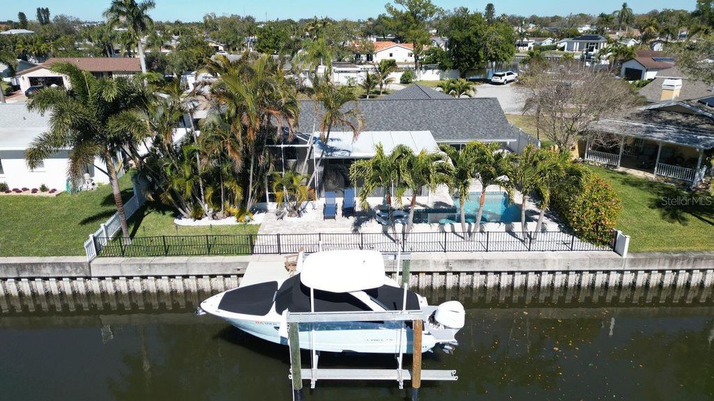 1472 47TH AVENUE NE, St Petersburg, FL 33703