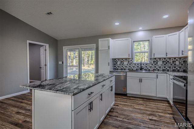 23350 Marvel Dr, Lebanon, MO 65536