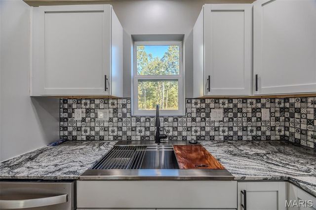 23350 Marvel Dr, Lebanon, MO 65536