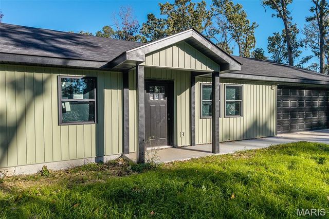 23350 Marvel Dr, Lebanon, MO 65536