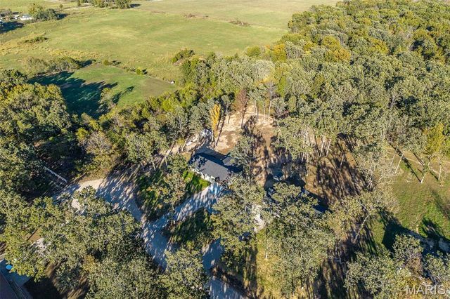 23350 Marvel Dr, Lebanon, MO 65536