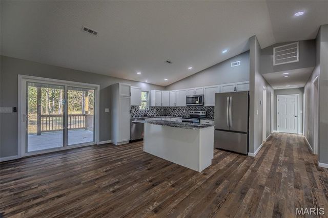 23350 Marvel Dr, Lebanon, MO 65536