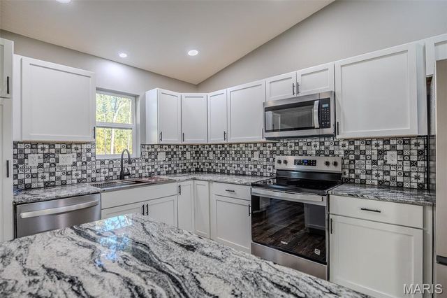 23350 Marvel Dr, Lebanon, MO 65536