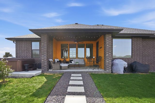 1887 E Cobblestone Drive, Ozark, MO 65721