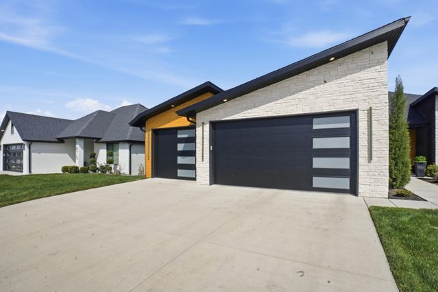 1887 E Cobblestone Drive, Ozark, MO 65721