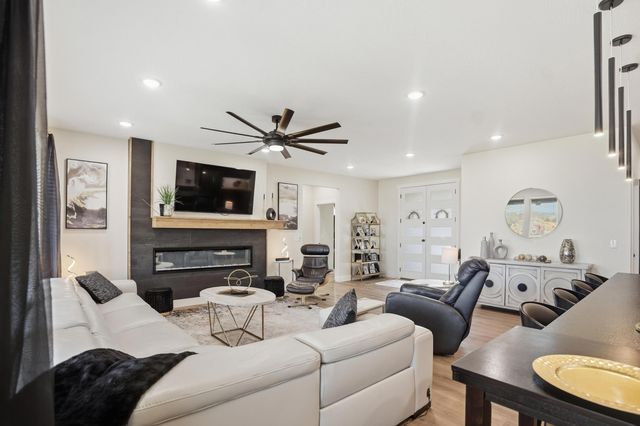 1887 E Cobblestone Drive, Ozark, MO 65721