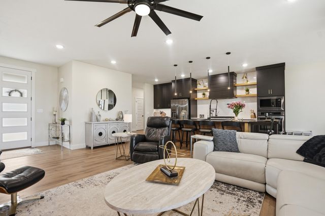 1887 E Cobblestone Drive, Ozark, MO 65721