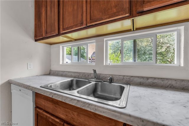 567 Walnut Street, Elyria, OH 44035