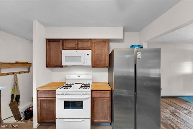 567 Walnut Street, Elyria, OH 44035