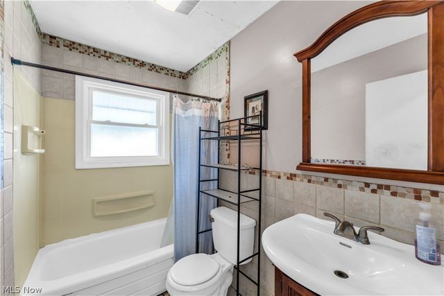 567 Walnut Street, Elyria, OH 44035