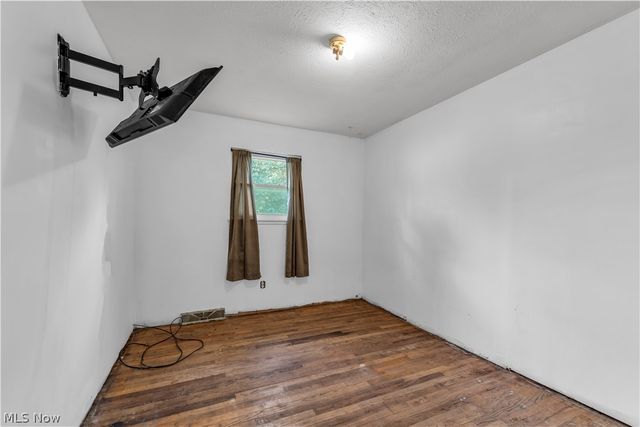 567 Walnut Street, Elyria, OH 44035