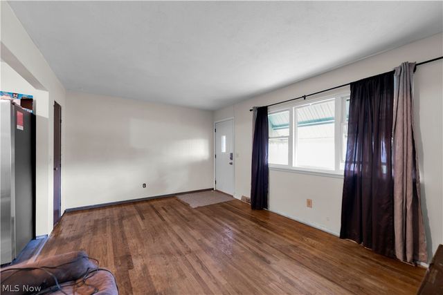 567 Walnut Street, Elyria, OH 44035