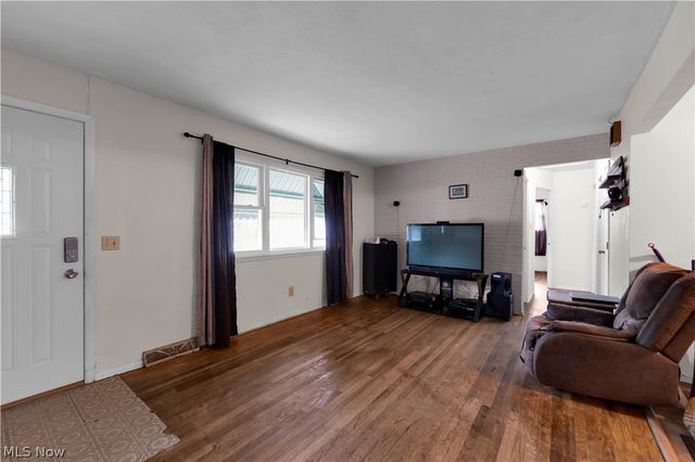 567 Walnut Street, Elyria, OH 44035