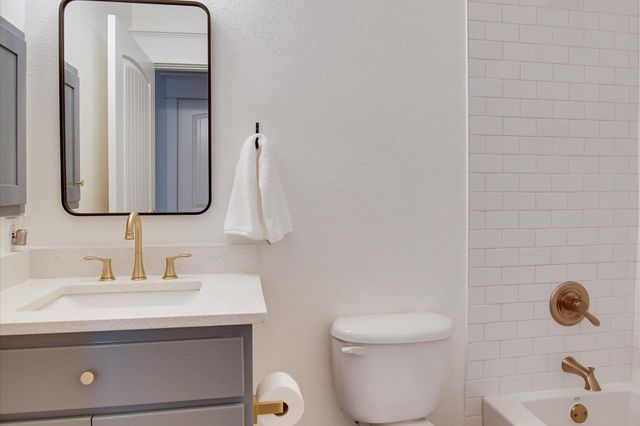 17720 Maritime Point DR 202, Jonestown, TX 78645