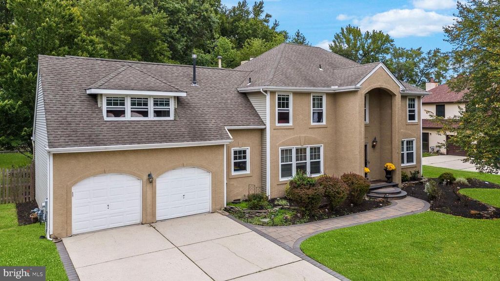 4 HOPEMONT DR, Mount Laurel, NJ 08054