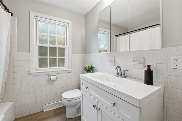 22 Fairhaven Dr, East Longmeadow, MA 01028