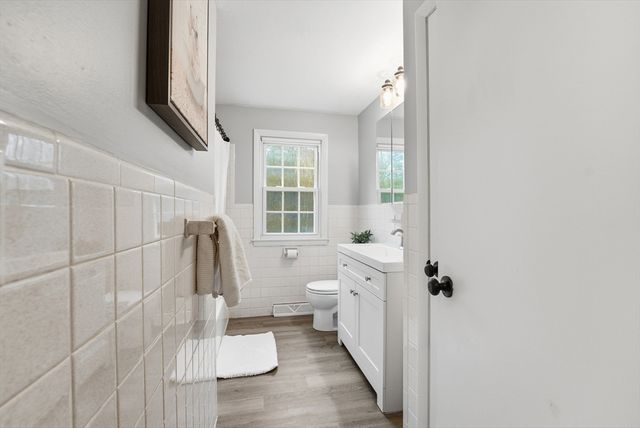 22 Fairhaven Dr, East Longmeadow, MA 01028