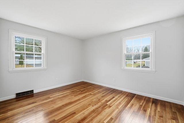 22 Fairhaven Dr, East Longmeadow, MA 01028