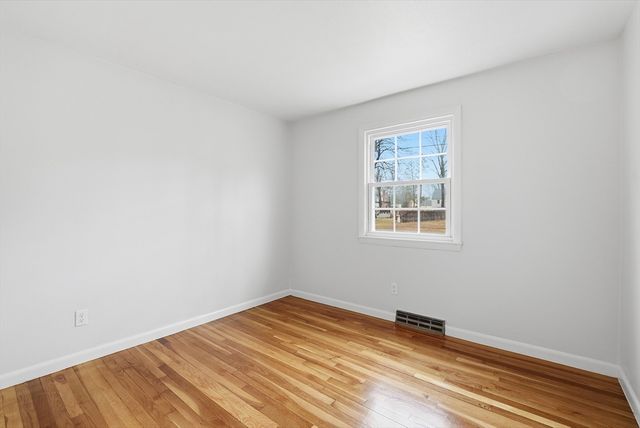 22 Fairhaven Dr, East Longmeadow, MA 01028