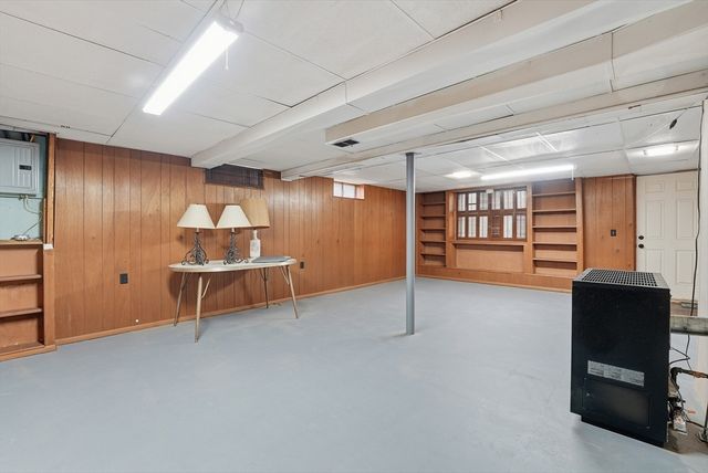 22 Fairhaven Dr, East Longmeadow, MA 01028