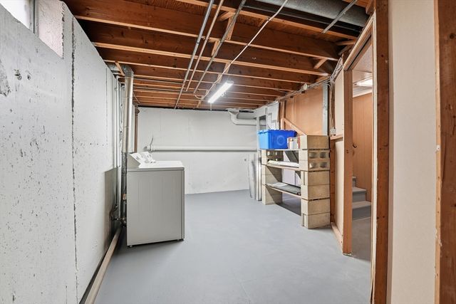 22 Fairhaven Dr, East Longmeadow, MA 01028