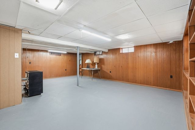 22 Fairhaven Dr, East Longmeadow, MA 01028