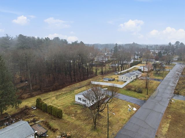 22 Fairhaven Dr, East Longmeadow, MA 01028