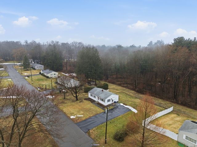 22 Fairhaven Dr, East Longmeadow, MA 01028