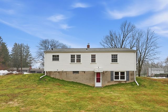 22 Fairhaven Dr, East Longmeadow, MA 01028
