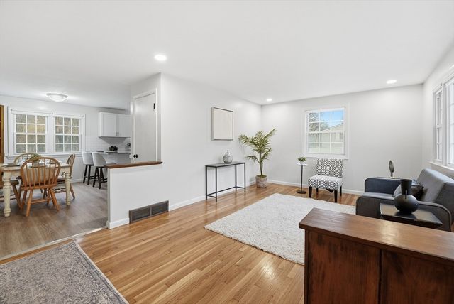 22 Fairhaven Dr, East Longmeadow, MA 01028