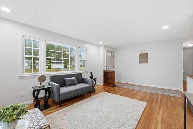 22 Fairhaven Dr, East Longmeadow, MA 01028