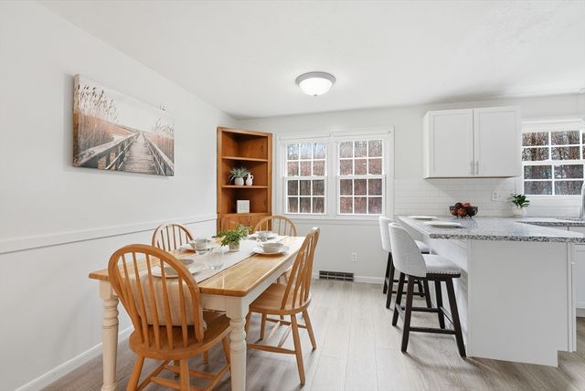 22 Fairhaven Dr, East Longmeadow, MA 01028