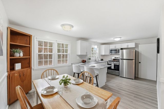 22 Fairhaven Dr, East Longmeadow, MA 01028