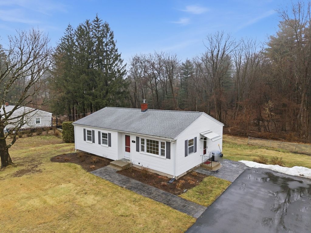 22 Fairhaven Dr, East Longmeadow, MA 01028