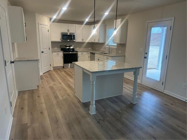 636 Rodeo Drive, Auburn, GA 30011