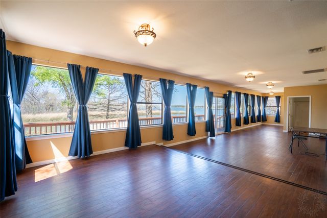 9520 Heron Drive, Fort Worth, TX 76108