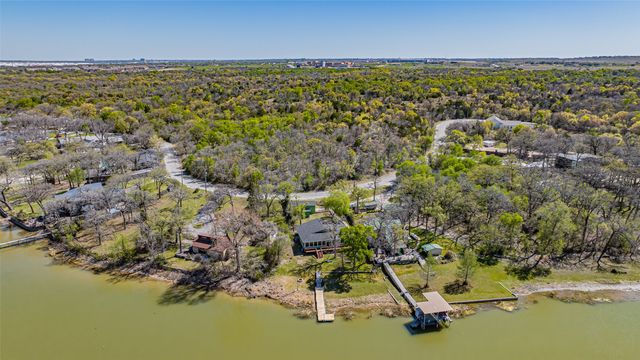 9520 Heron Drive, Fort Worth, TX 76108