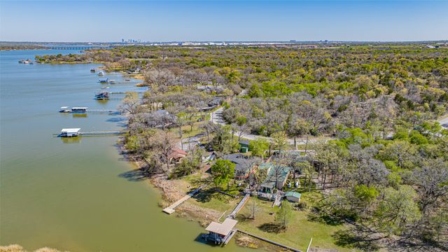 9520 Heron Drive, Fort Worth, TX 76108