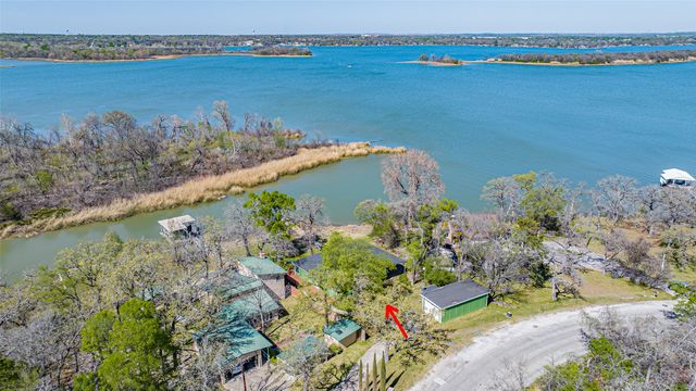 9520 Heron Drive, Fort Worth, TX 76108