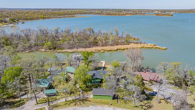 9520 Heron Drive, Fort Worth, TX 76108