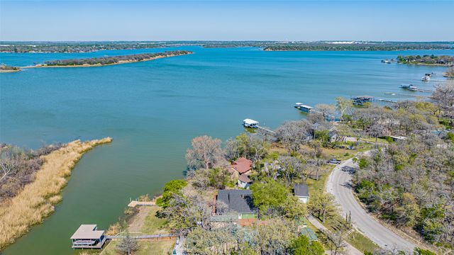 9520 Heron Drive, Fort Worth, TX 76108