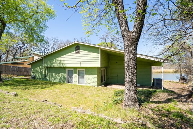 9520 Heron Drive, Fort Worth, TX 76108