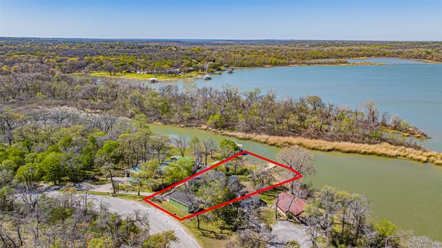 9520 Heron Drive, Fort Worth, TX 76108