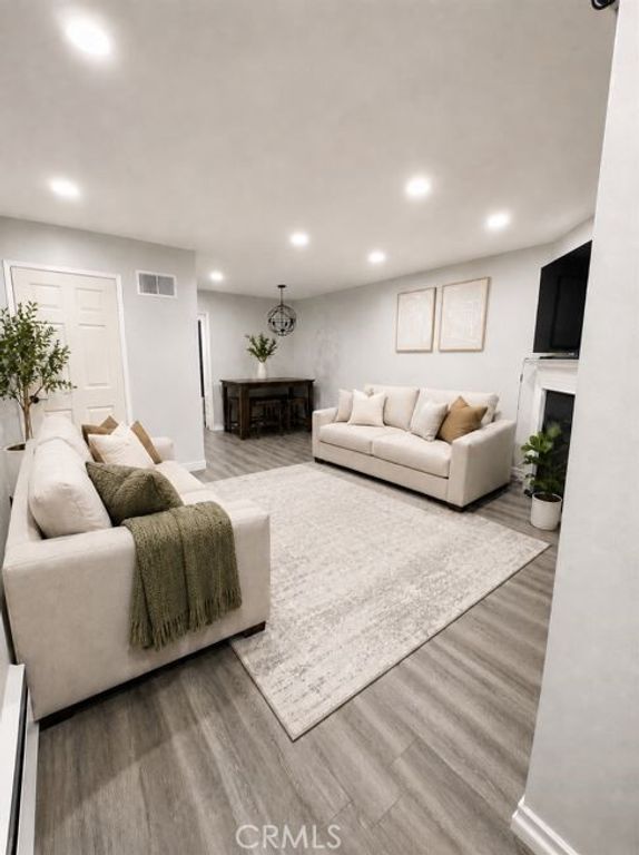 Image 4 of property listing at 13540 Hubbard, Sylmar, CA 91342