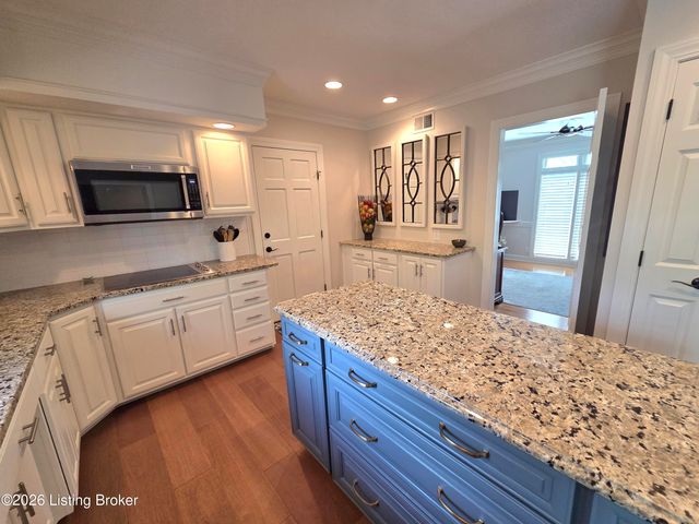 502 Lake Forest Pkwy, Louisville, KY 40245