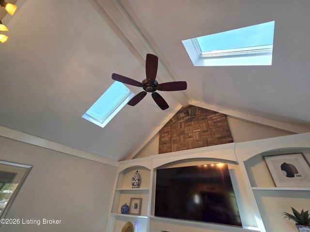 502 Lake Forest Pkwy, Louisville, KY 40245